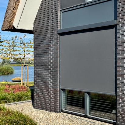 Solano Ritsscreen Smart | Profielkleur: Zwartgrijs structuurlak RAL 7S21 | Doekkleur: Sergé 3% Zwart 118118