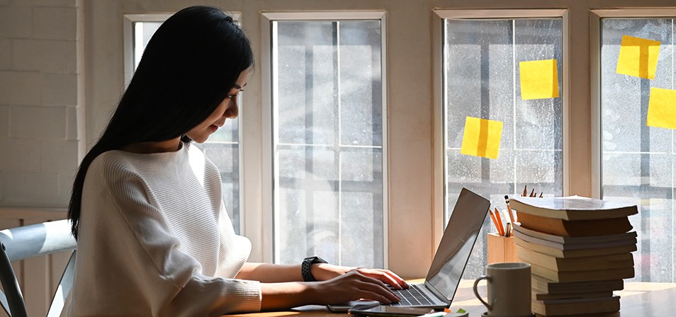 5x Raamdecoratie voor thuiswerken: Niet langer met je laptop in de zon
