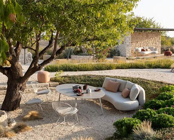 Organix Low dining set van Royal Botania organisch gevormde ronde bank