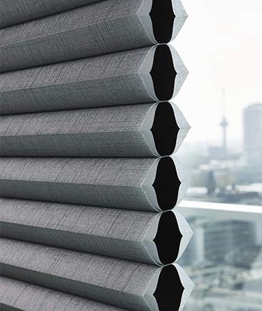 Luxaflex Architella Duette Shades grijze plissegordijnen hoge isolatie