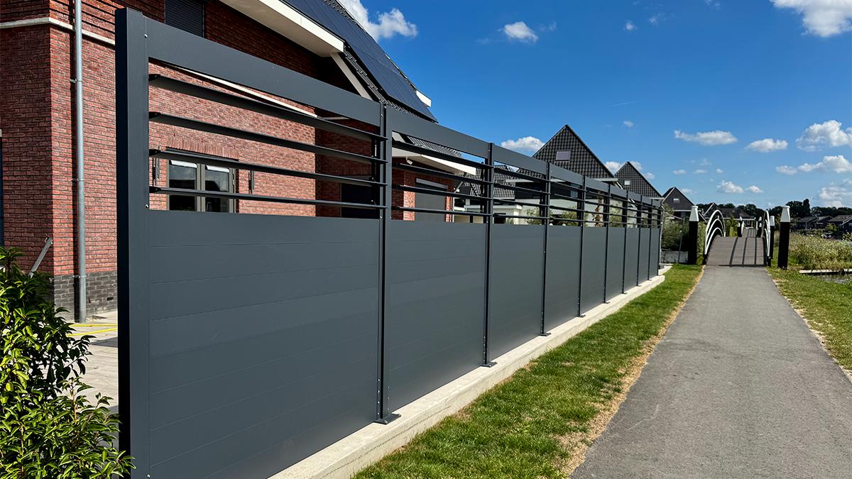Verano® Martinique V750 aluminium schutting met kantelbare lamellen