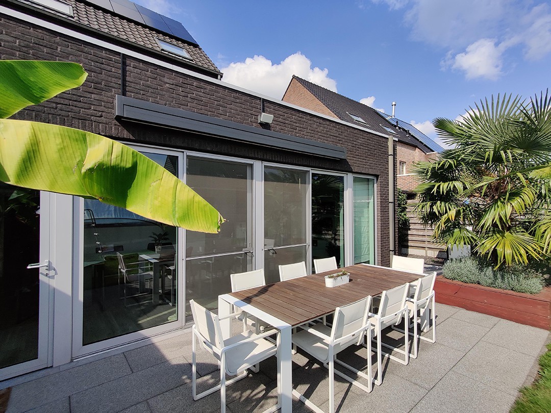 Knikarmscherm Q-230 | Profielkleur: Sparkling Black structuurlak | Stofkleur: Dickson U373 | met Led-verlichting