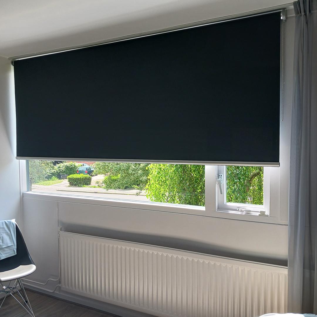Verano Rolgordijn Standaard XL buis | Doek: Verduisterend Antracietgrijs 72.1545 | Systeemkleur: Technisch Zilver