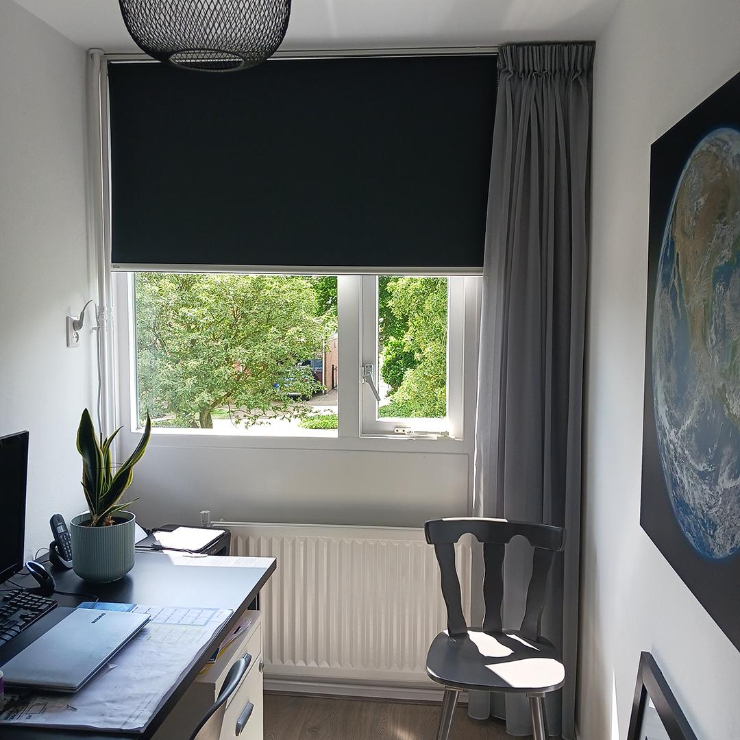 Verano Rolgordijn Standaard XL buis | Doek: Verduisterend Antracietgrijs 72.1545 | Systeemkleur: Technisch Zilver