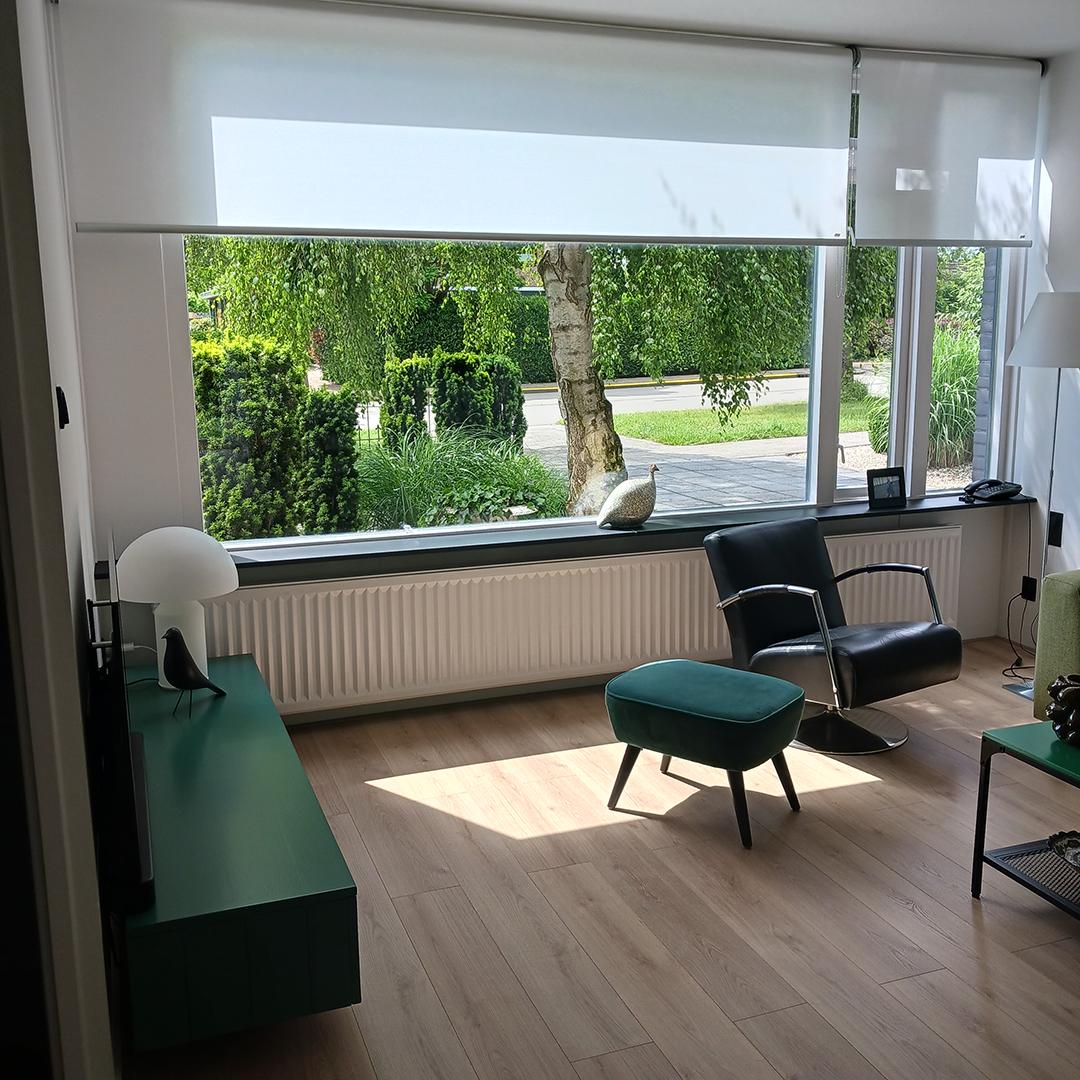 Verano Rolgordijn Standaard XL buis | Doek: Lichtdoorlatend Antraciet 72.1206 | Systeemkleur: Technisch Zilver
