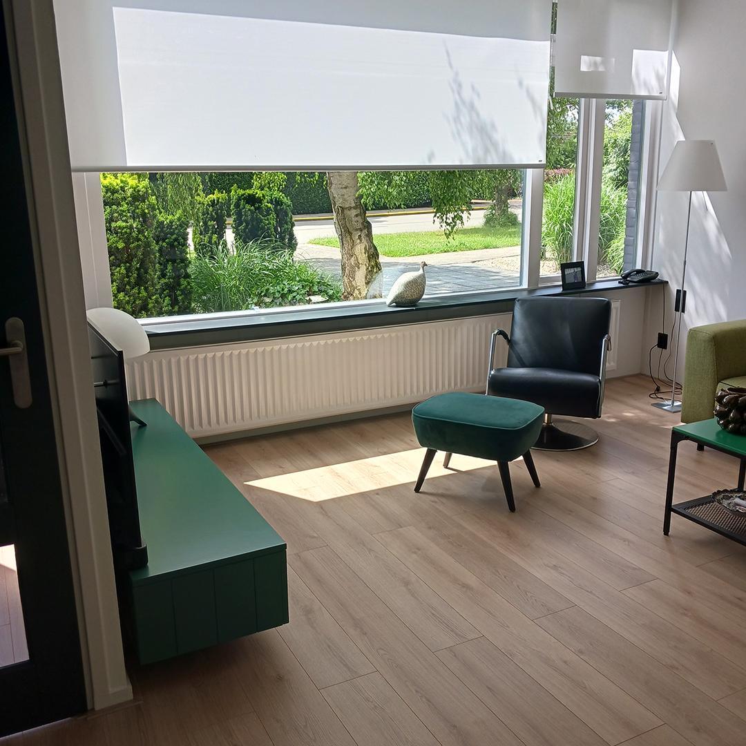Verano Rolgordijn Standaard XL buis | Doek: Lichtdoorlatend Antraciet 72.1206 | Systeemkleur: Technisch Zilver