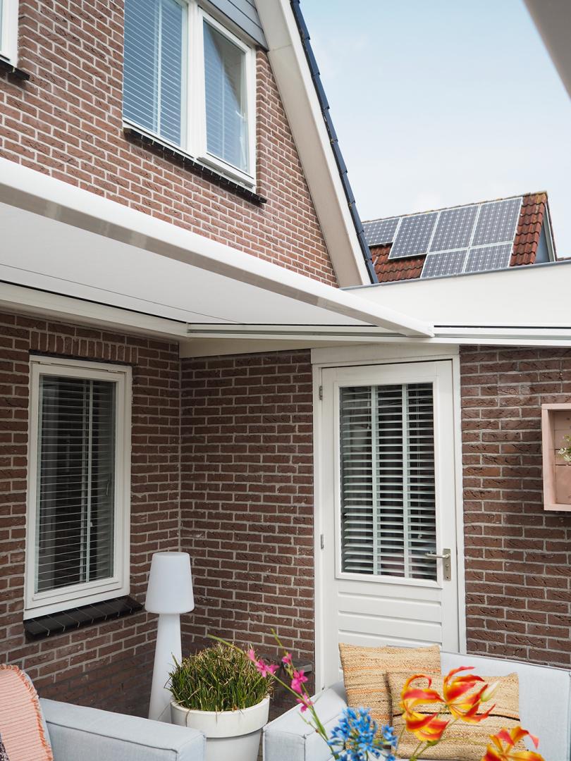 Verano® Tumba V642 pergola zonwering | Doek: Retro Colors 70.3001 | Profielkleur: Verano® Wit