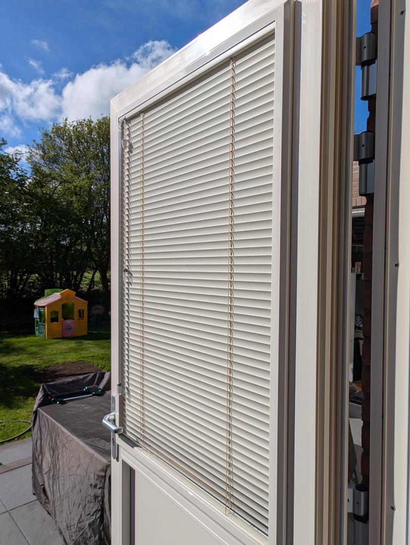 Verano 25mm SmartFit Pro | Lamelkleur: Cremewit | Profielkleur: Ivoor RAL9001