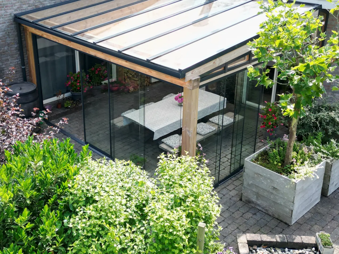 Solano Luxe houten overkapping muuraanbouw