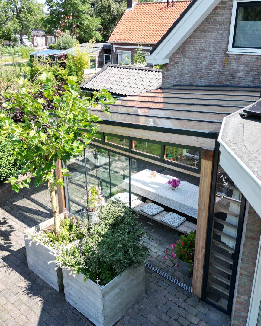Solano Luxe houten overkapping muuraanbouw