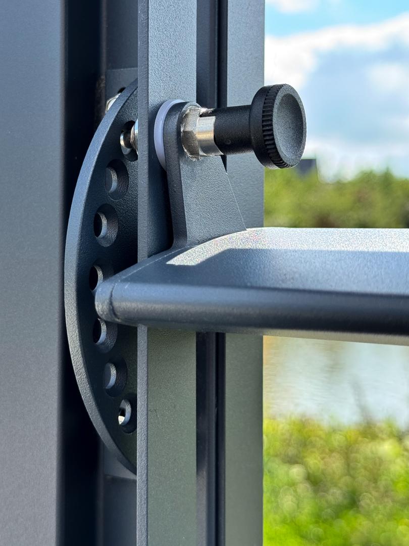 THUIS BIJ ONZE KLANT: Verano® Schutting Martinique V750 | 4 lamellen | 210 cm hoog | Profielkleur: Antraciet RAL 7016 fijnstructuur