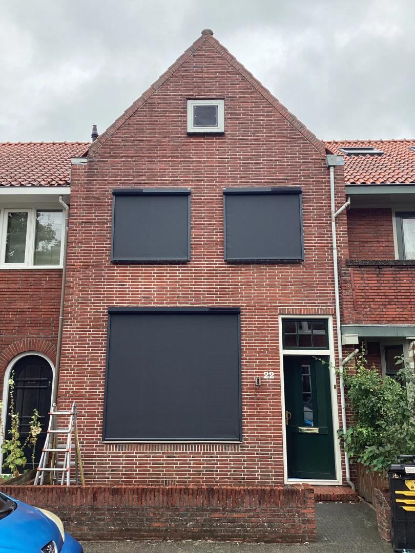Solano Ritsscreen Smart met huismerk solar motor | Doek: Sergé 3% Zwart (118118) | Profielkleur: Antraciet structuurlak