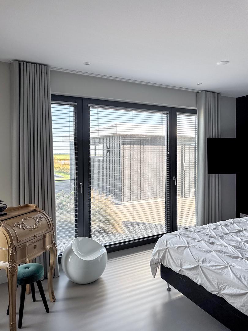 Verano® aluminium jaloezie 25 mm | Lamelkleur: zilver 10.2363 met Megaview