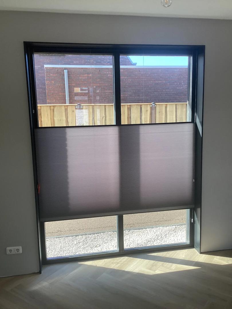 Verano® duo plisségordijn | Stofkleur: Donker Parelmoergrijs 72.0404 | Systeemkleur: Verkeerszwart RAL9017