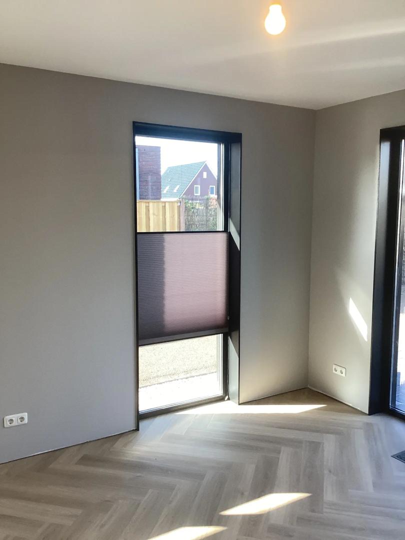 Verano® duo plisségordijn | Stofkleur: Donker Parelmoergrijs 72.0404 | Systeemkleur: Verkeerszwart RAL9017