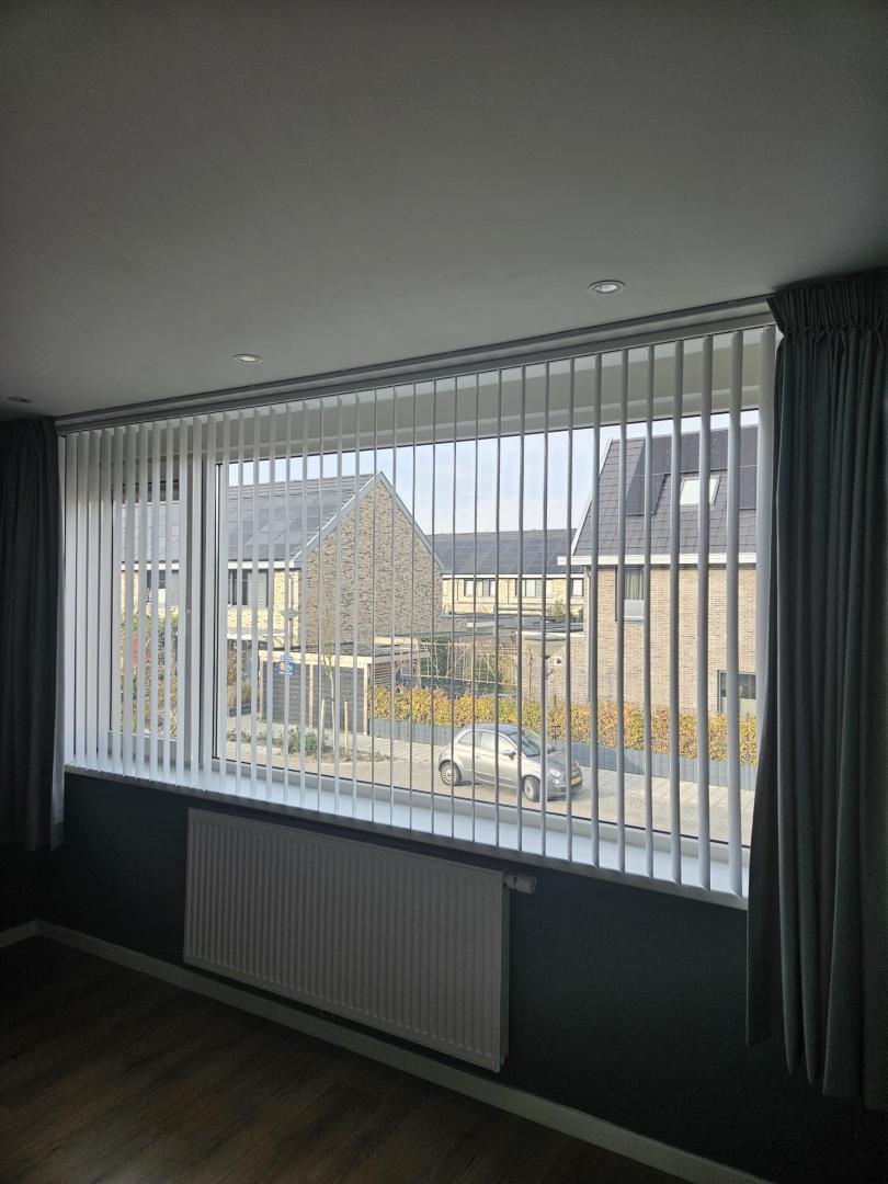 Verano kunststof lamelgordijn 89mm | Lamelkleur: Papierwit 20.1087 | Systeemkleur: RAL9016 wit