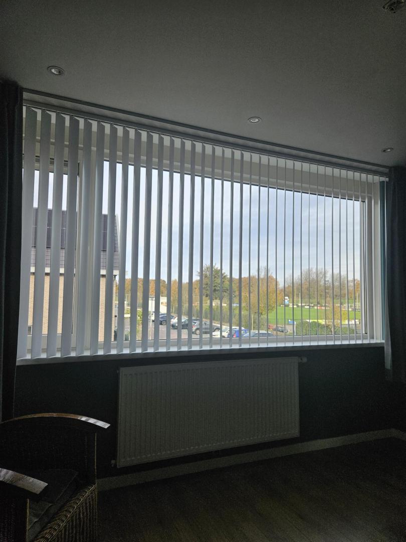 Verano kunststof lamelgordijn 89mm | Lamelkleur: Papierwit 20.1087 | Systeemkleur: RAL9016 wit