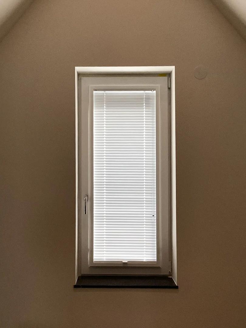 Verano® aluminium jaloezie 25 mm SmartFit Pro | Profielkleur: wit structuurlak RAL9016 | Lamelkleur: wit mat 10.2742