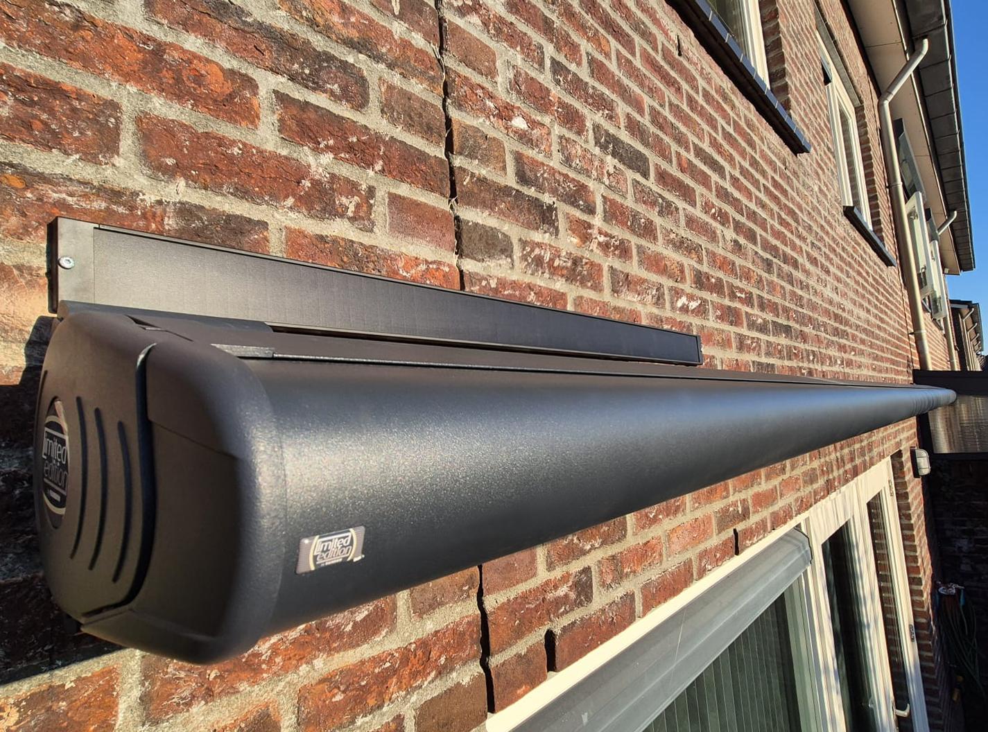 Rainbow Balero met Brel solar motor | Profielkleur: Antraciet structuurlak RAL7016 | Stofkleur: Dickson D306