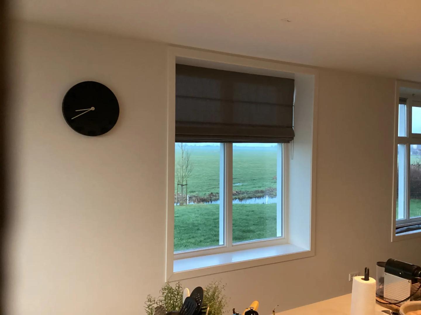 Luxaflex vouwgordijn Ballina front | Stofkleur: Kalix 9893 Lichtdoorlatend | Eindloos ketting