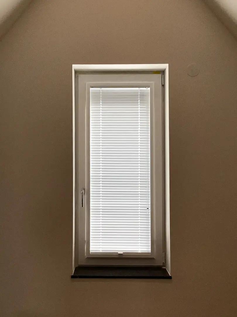 Verano® aluminium jaloezie 25 mm SmartFit Pro | Profielkleur: wit structuurlak RAL9016 | Lamelkleur: wit mat 10.2742