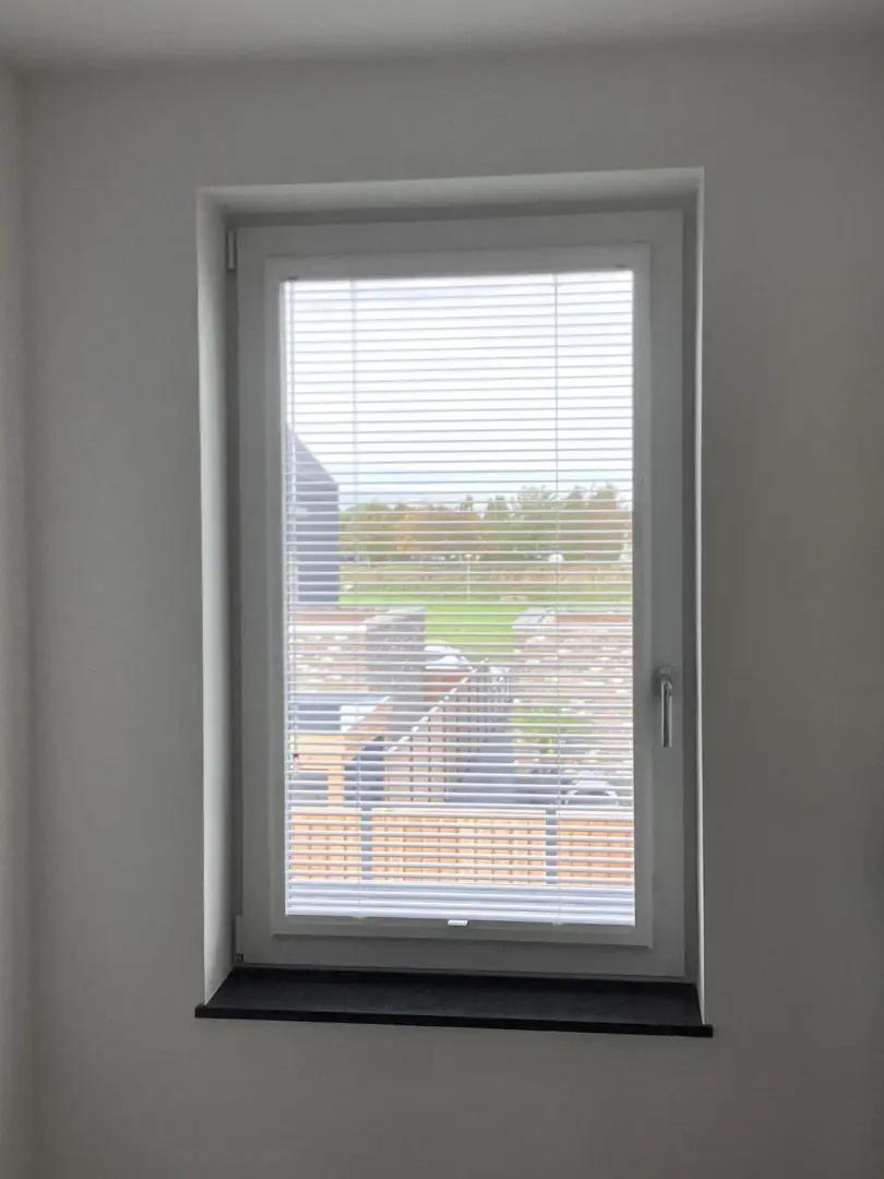 Verano® aluminium jaloezie 25 mm SmartFit Pro | Profielkleur: wit structuurlak RAL9016 | Lamelkleur: wit mat 10.2742