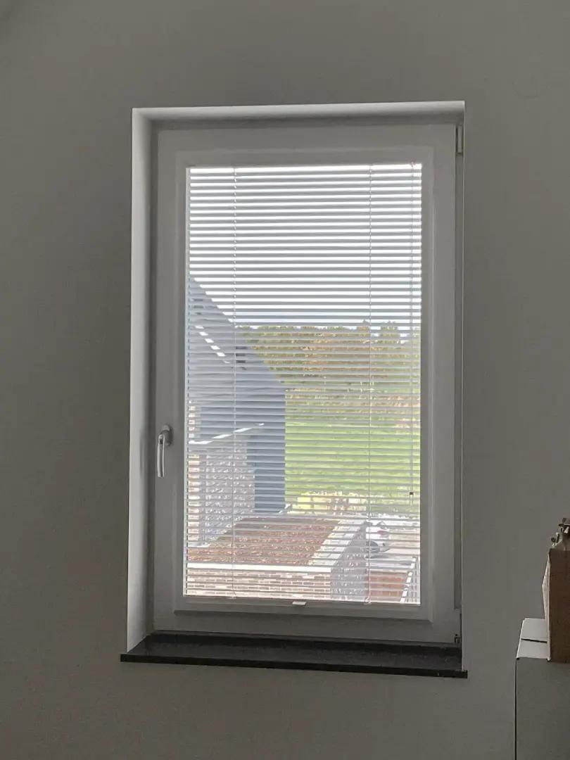 Verano® aluminium jaloezie 25 mm SmartFit Pro | Profielkleur: wit structuurlak RAL9016 | Lamelkleur: wit mat 10.2742