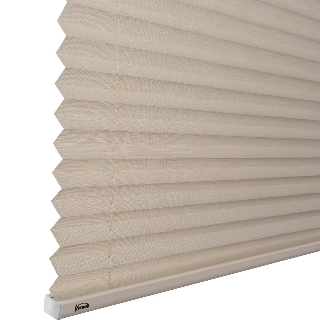 Verano plisségordijn | Stof: 73.0014 Sisal Transparant | Bovenbak en onderlat: Crèmewit | Bediening: Standaard met ketting