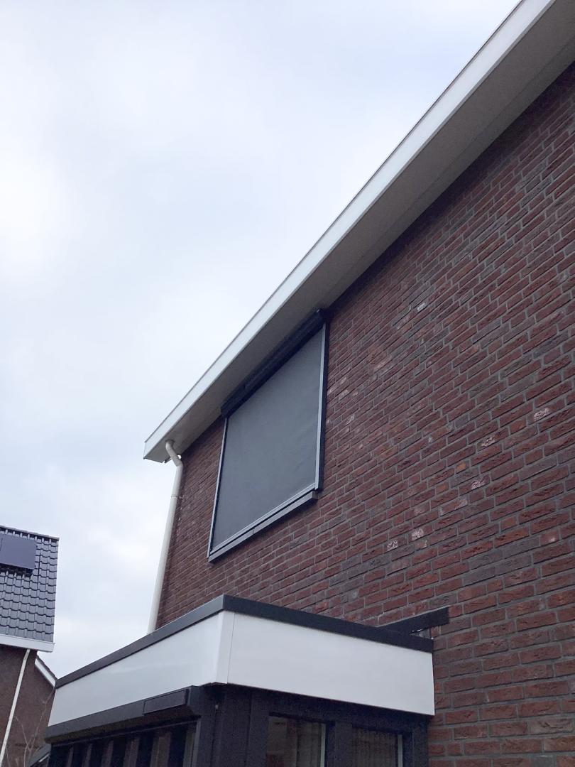 Solano ritsscreen Smart | Profielkleur: Antraciet structuurlak STR 7S16 | Doekkleur: Zwart 118118 | STG geleiders | Bediening: Huismerk solar