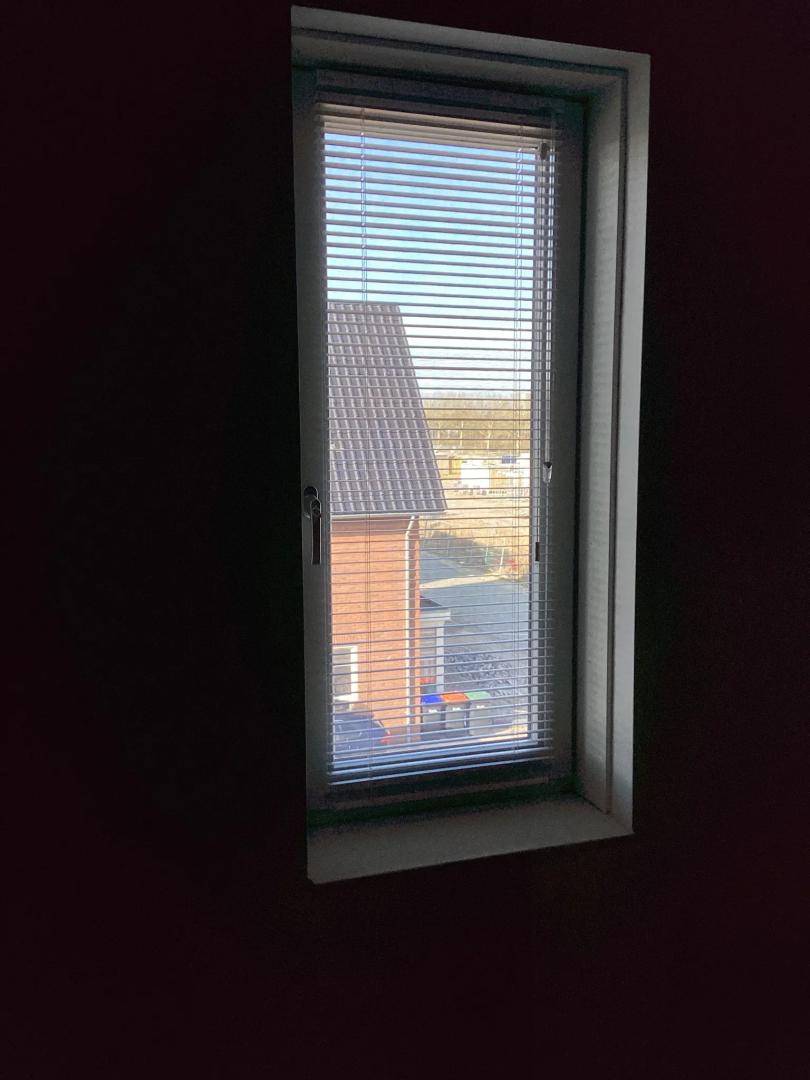 Verano aluminium jaloezie 25 mm met staaldraad zijgeleiding | Lamelkleur: Haver mat geschuurd 10.2740