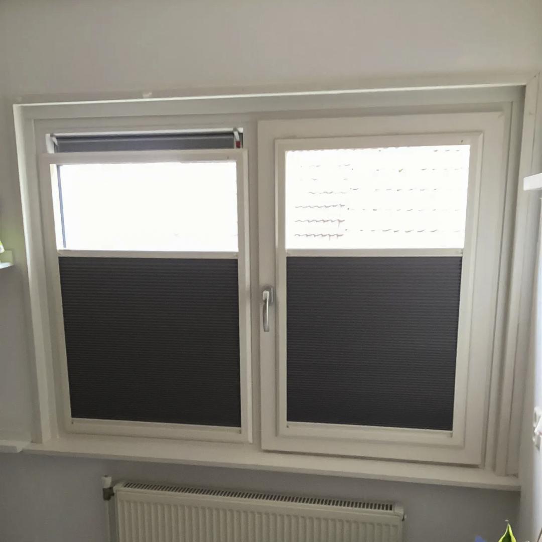 KEJE Splendid Pliss | Stofkleur: Middengrijs gemêleerd C76011 Verduisterend | Profielkleur: Cremewit RAL9001