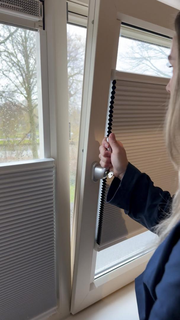 Verano® duo plisségordijnen zonder boren met PlakFix plakprofielen | Stofkleur: Poederwit 72.0455 (Verduisterend) | Systeemkleur: Wit mat | Top Down - Bottom Up