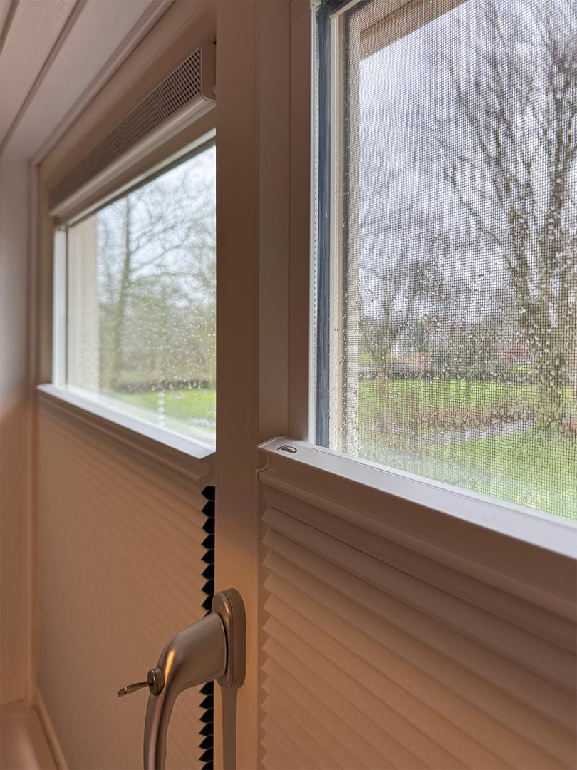 Verano® duo plisségordijnen zonder boren met PlakFix plakprofielen | Stofkleur: Poederwit 72.0455 (Verduisterend) | Systeemkleur: Wit mat | Top Down - Bottom Up