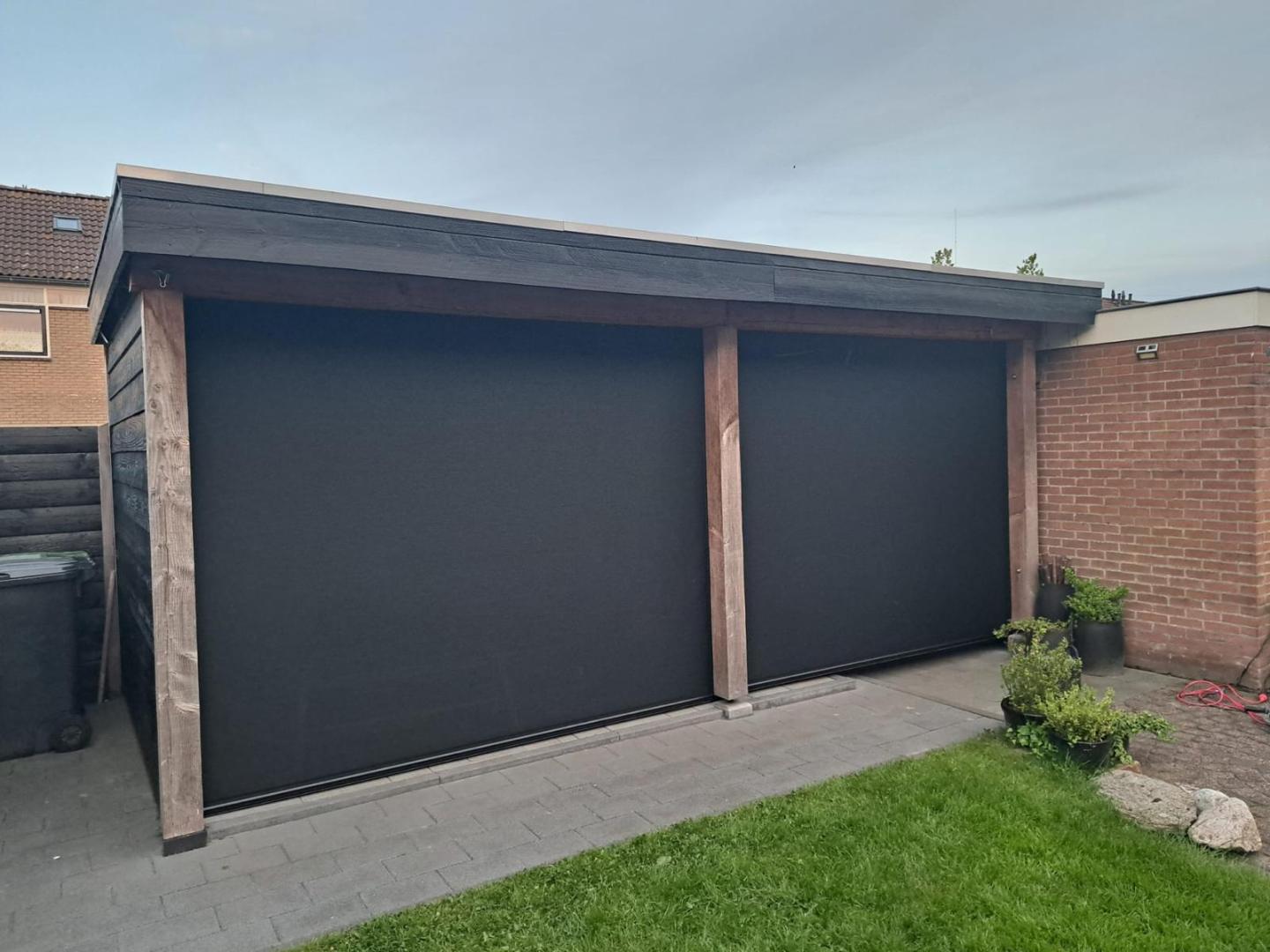 2x Solano Ritsscreen standaard | Profielkleur: Gitzwart structuurlak RAL 9S05 | Doekkleur: Sergé 600 5% Pure Black 030030