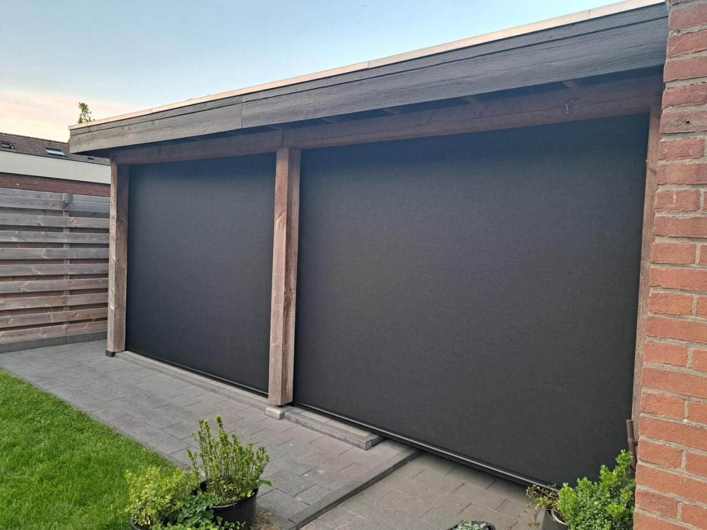 2x Solano Ritsscreen standaard | Profielkleur: Gitzwart structuurlak RAL 9S05 | Doekkleur: Sergé 600 5% Pure Black 030030