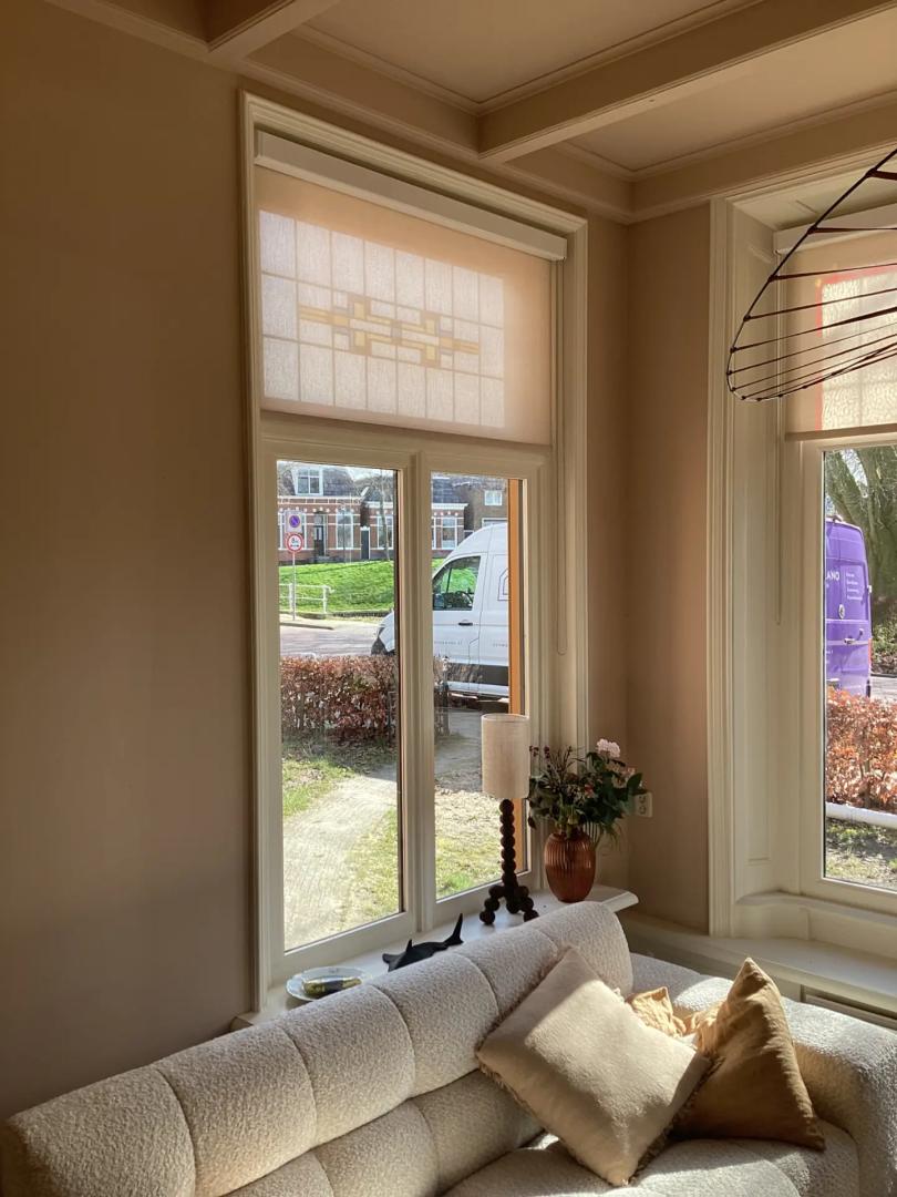 Verano rolgordijn met vierkante cassette | Stofkleur: 72.1627 (Lichtdoorlatend) | Systeemkleur: Wit RAL 9016