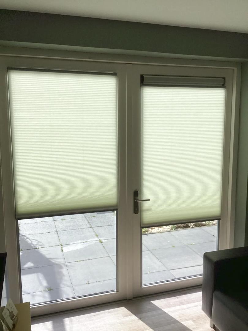 Verano Duo Plisségordijn met PlakFix plakprofielen | Stofkleur: Lichtgroen (72.0351) | Systeemkleur: Grijs mat