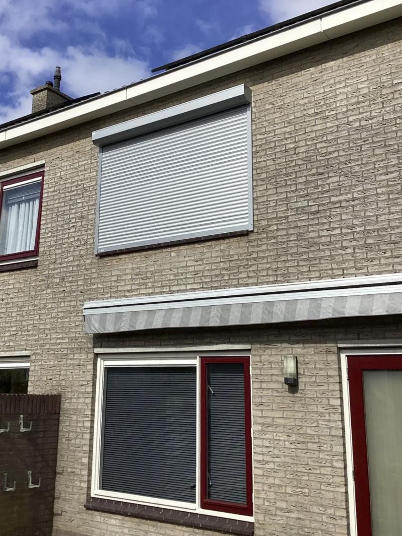 Heroal Rolluik RS42 | Lamel-en-profielkleur: Blank aluminiumkleurig RAL 9006 | Schuine omkasting
