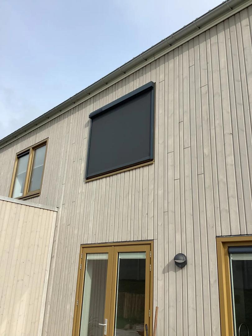 Solano Ritsscreen Smart | Profielkleur: Antracietgrijs RAL 7016 | Doekkleur: Zwart 118118 Sergé 3% | STG geleiders