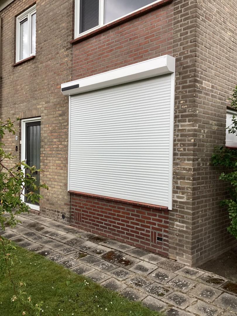 Alutech Rolluik AR40 | Lamel- en profielkleur: Zuiverwit RAL9010 | Huismerk solar motor | HTF geleiders