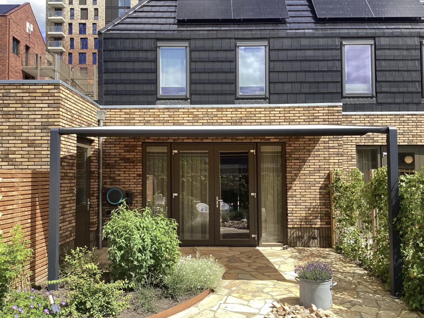 Verano Pergolazonwering Tumba | Profielkleur: Antracietgrijs RAL 7016 fijnstructuur | Doekkleur: Dickson Infinity Dune