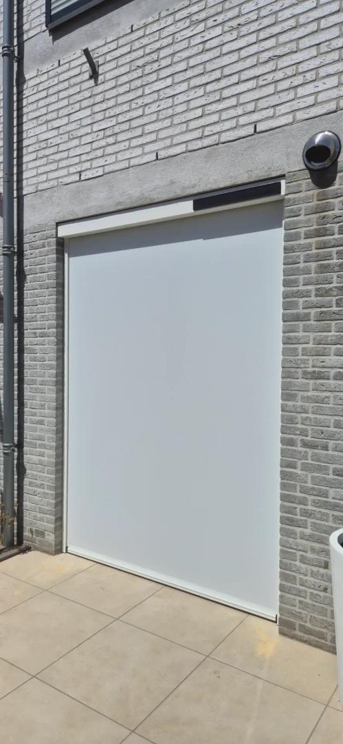 Solano Ritsscreen Standaard met rechte omkasting | Profielkleur: Zuiverwit RAL 9010 | Doekkleur: Sergé 3% | Doekkleur: Wit 101101 | Huismerk solar motor