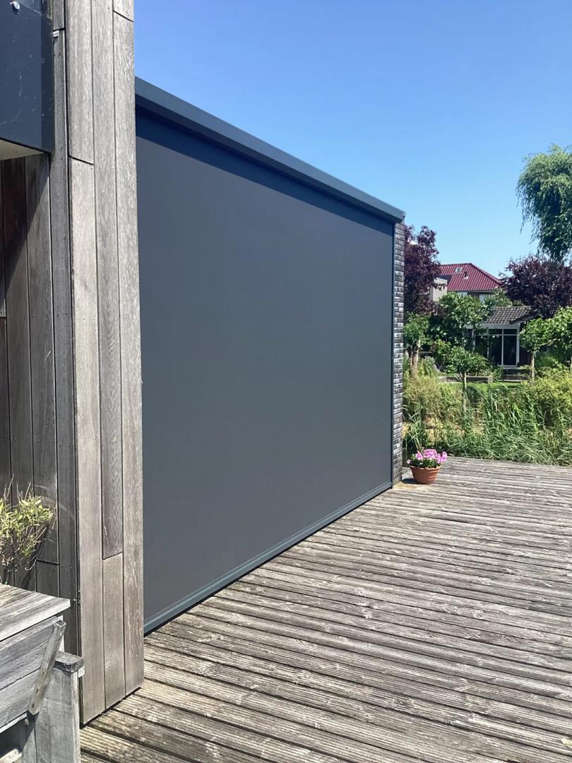 Solano Ritsscreen Smart met schuine omkasting | Profielkleur: Antraciet structuurlak STR 7S16 | Doekkleur: Sergé 3% Zwart 118118
