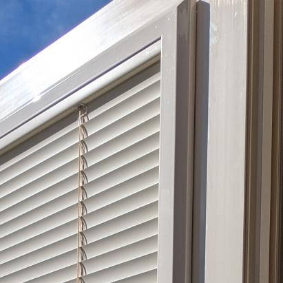 Verano 25mm SmartFit Pro | Lamelkleur: Cremewit | Profielkleur: Ivoor RAL9001