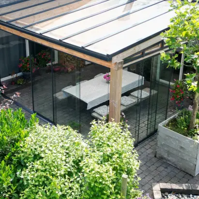 Solano Luxe houten overkapping muuraanbouw