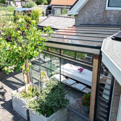 Solano Luxe houten overkapping muuraanbouw