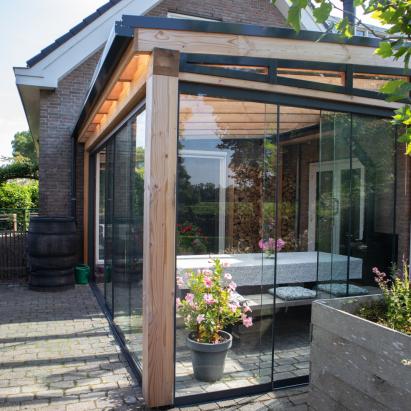 Solano Luxe houten overkapping muuraanbouw