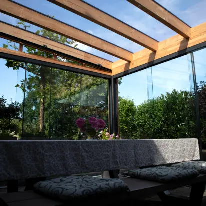 Solano Luxe houten overkapping muuraanbouw
