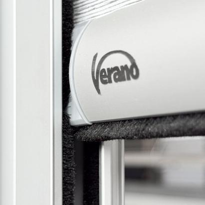 Verano® Cassette rolgordijn met zijgeleidingsprofiel borstel (foto uit de Solano showroom)