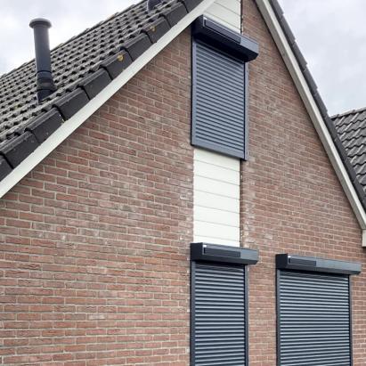 Alutech Rolluik AR41 met huismerk solar motor | Profielkleur en lamelkleur: Antracietgrijs RAL7016